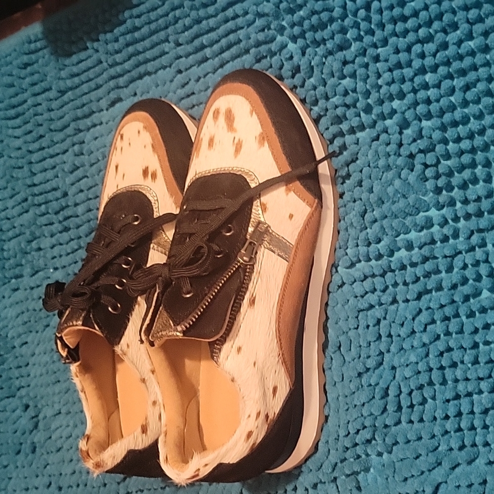 Upscale sneakers, MYRA, sz 9, worn for an hour, side zipper
